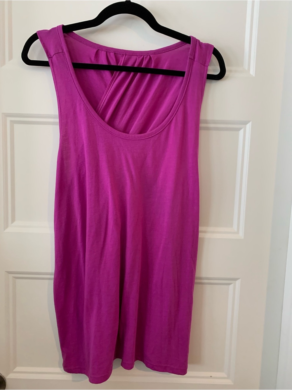 Women’s Sleeveless Scoop Neck Tank Top - Fuchsia